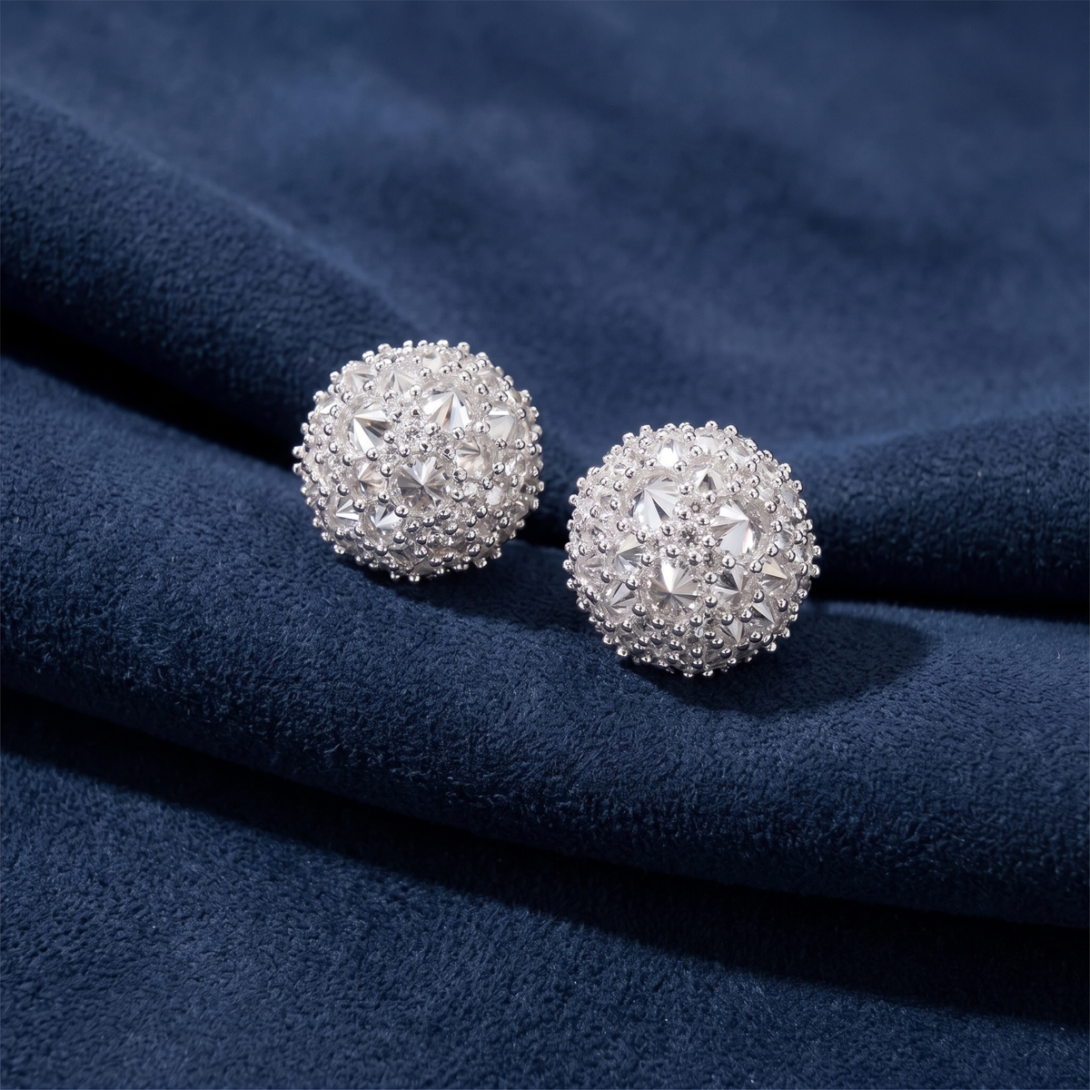 Upside down cluster studs in 925 silver with point-up VVS moissanite on navy suede