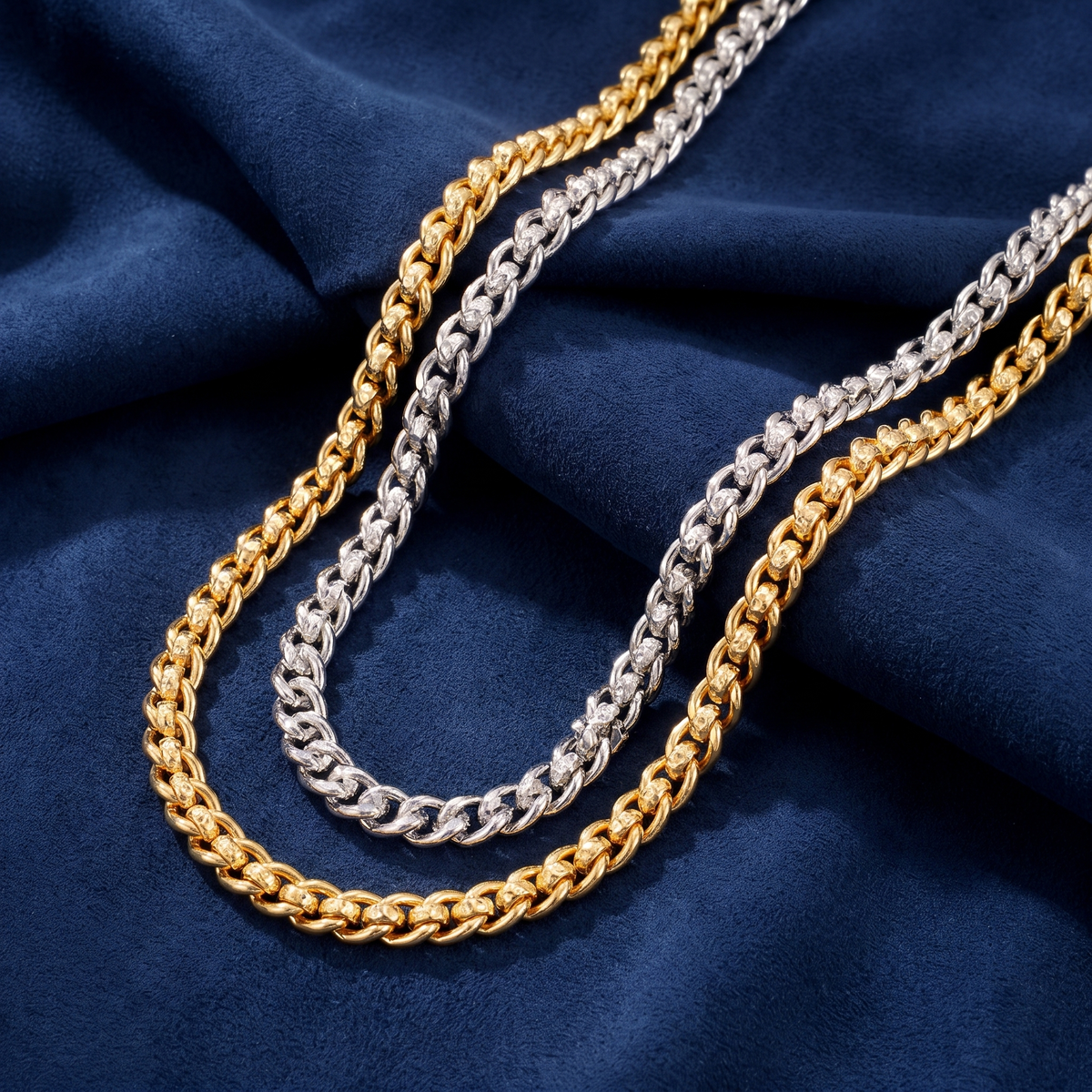 Woven link chain in 925 silver and gold on navy suede